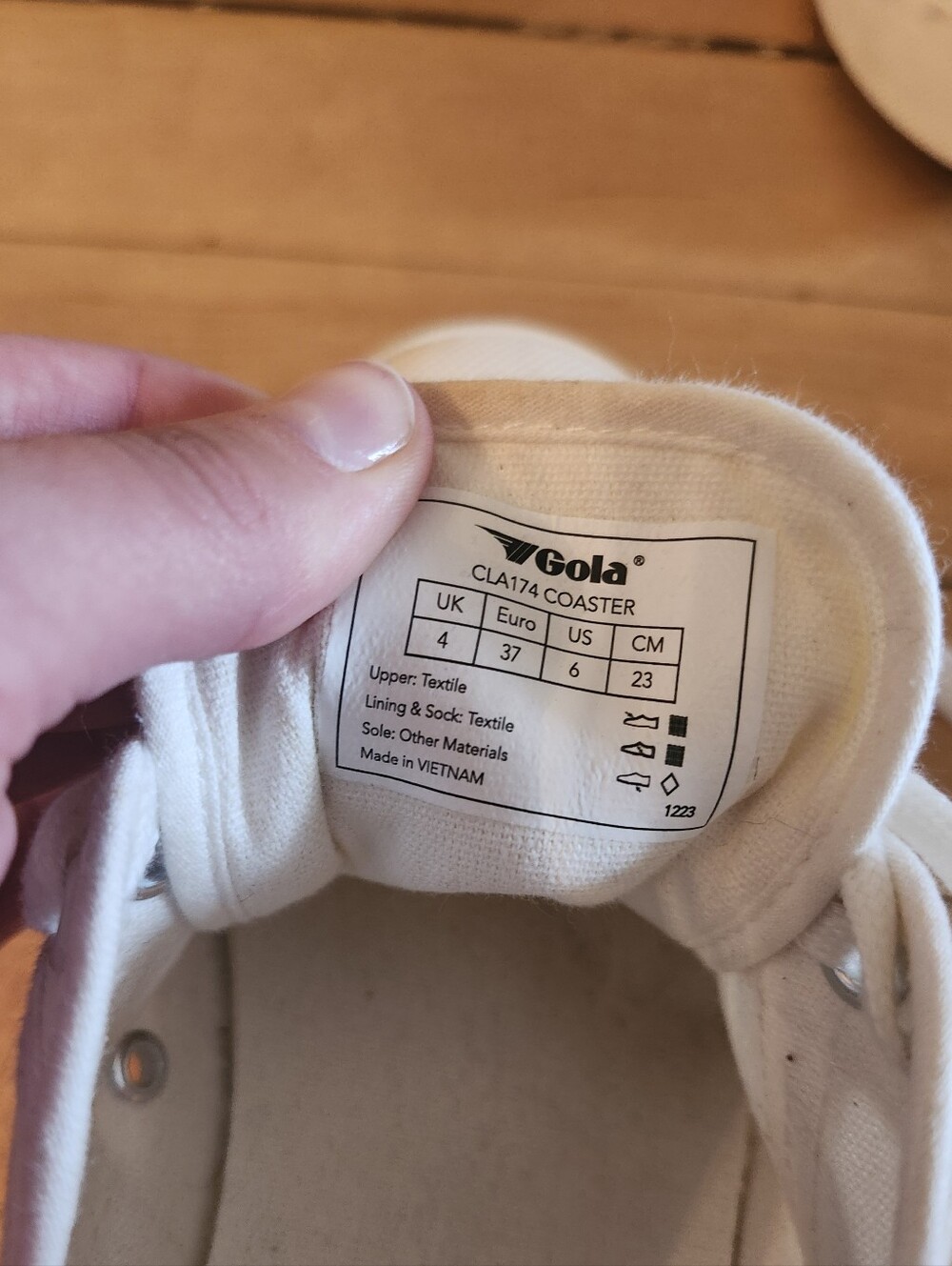 Gola Coaster (Style CLA174) Classic Canvas Sneaker, Size 6, Off-white - Picture 11 of 11